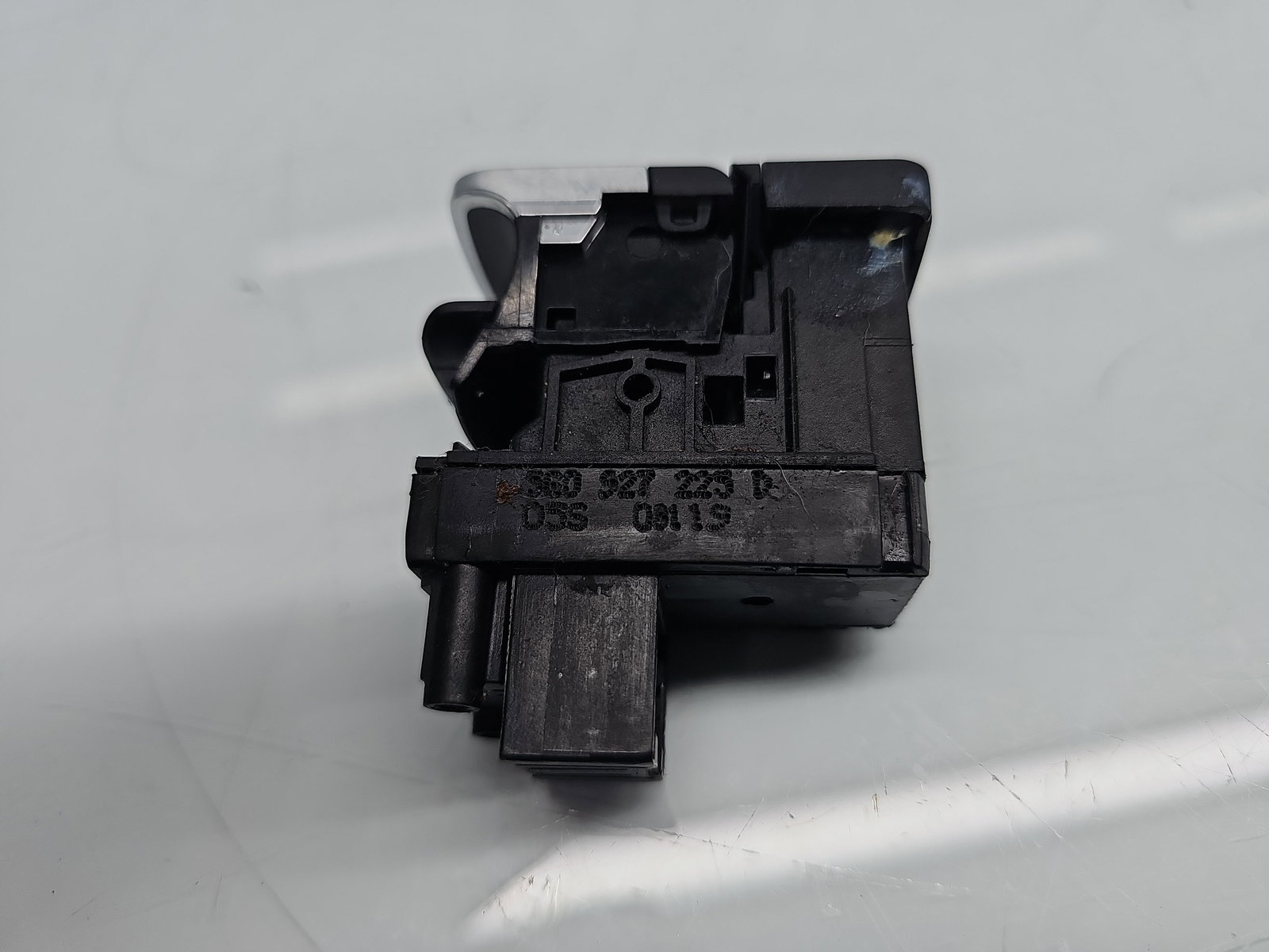 Buton frana de mana Volkswagen Golf 7 (5G) [Fabr 2014-prezent] 5G0927225D - imagine 5