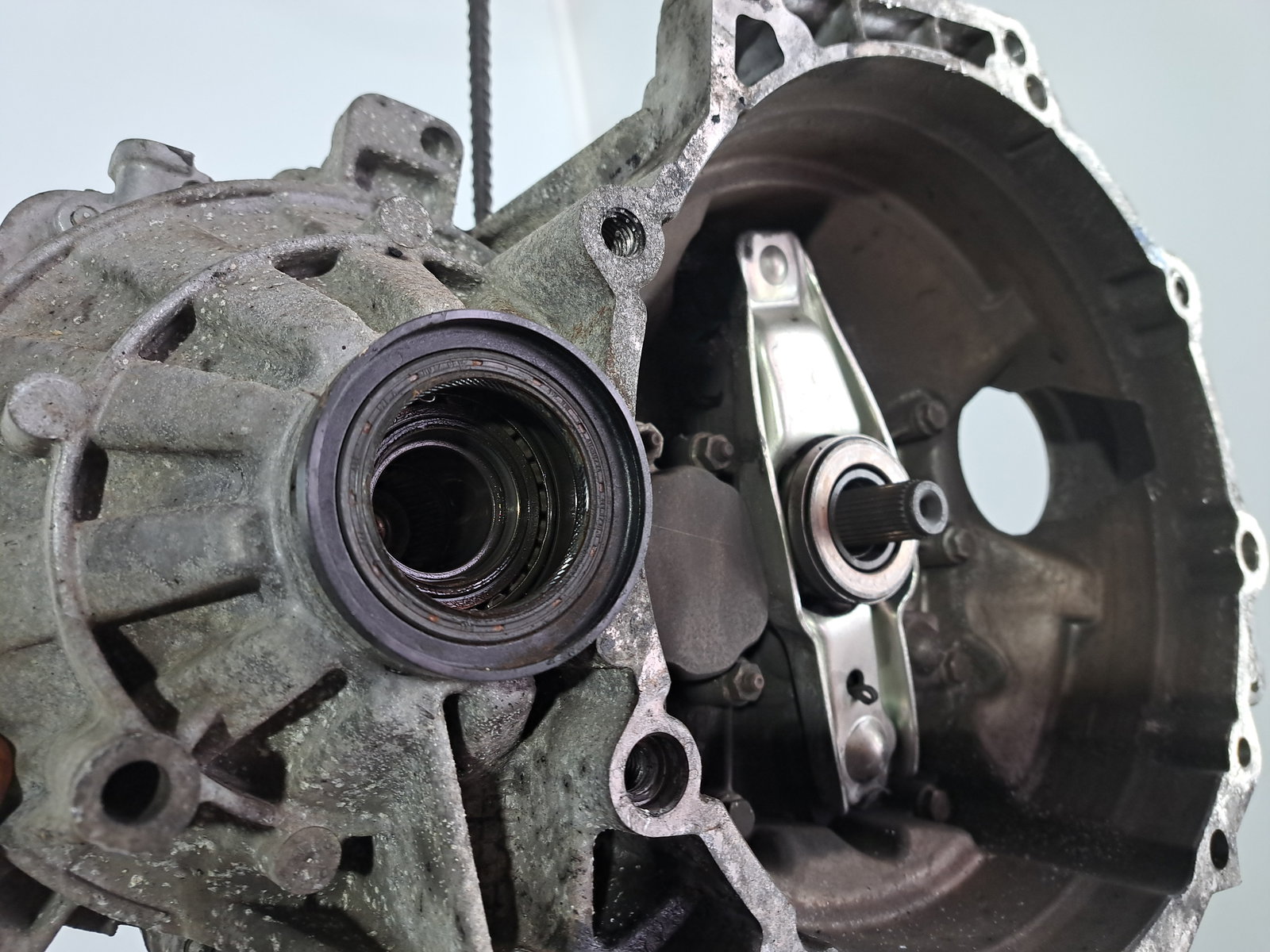 Cutie viteze manuala 5 trepte AUDI A3 Sportback (8PA) [Fabr 2004-2013] Facelift 1.6 TDI CAYC LUB 77KW / 105CP - imagine 5