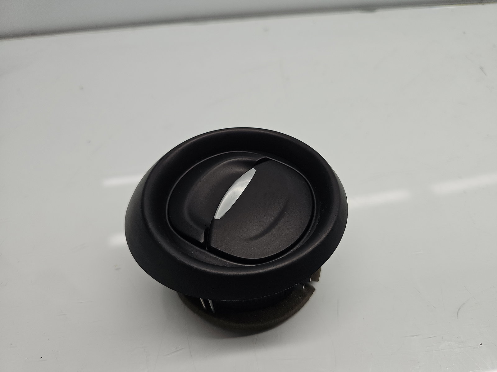 Grila aerisire stanga Renault Clio 4 (B98) Hatchback [Fabr 2012-2020] 687605663R - imagine 1