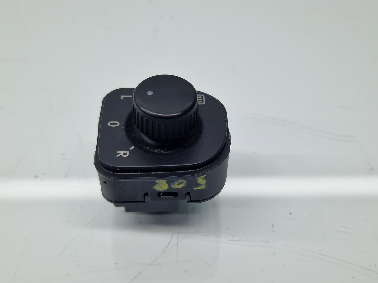 Buton reglaj oglinzi Volkswagen Passat B7 (365) Variant [Fabr 2010-2014] 1K0959565L - imagine 1