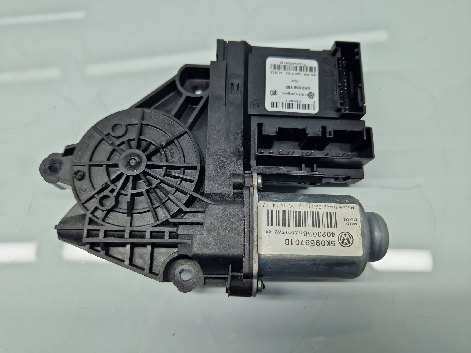 Motoras geam dreapta fata Volkswagen Golf 6 (5K1) [Fabr 2009-2013] 5K0959701B - imagine 2