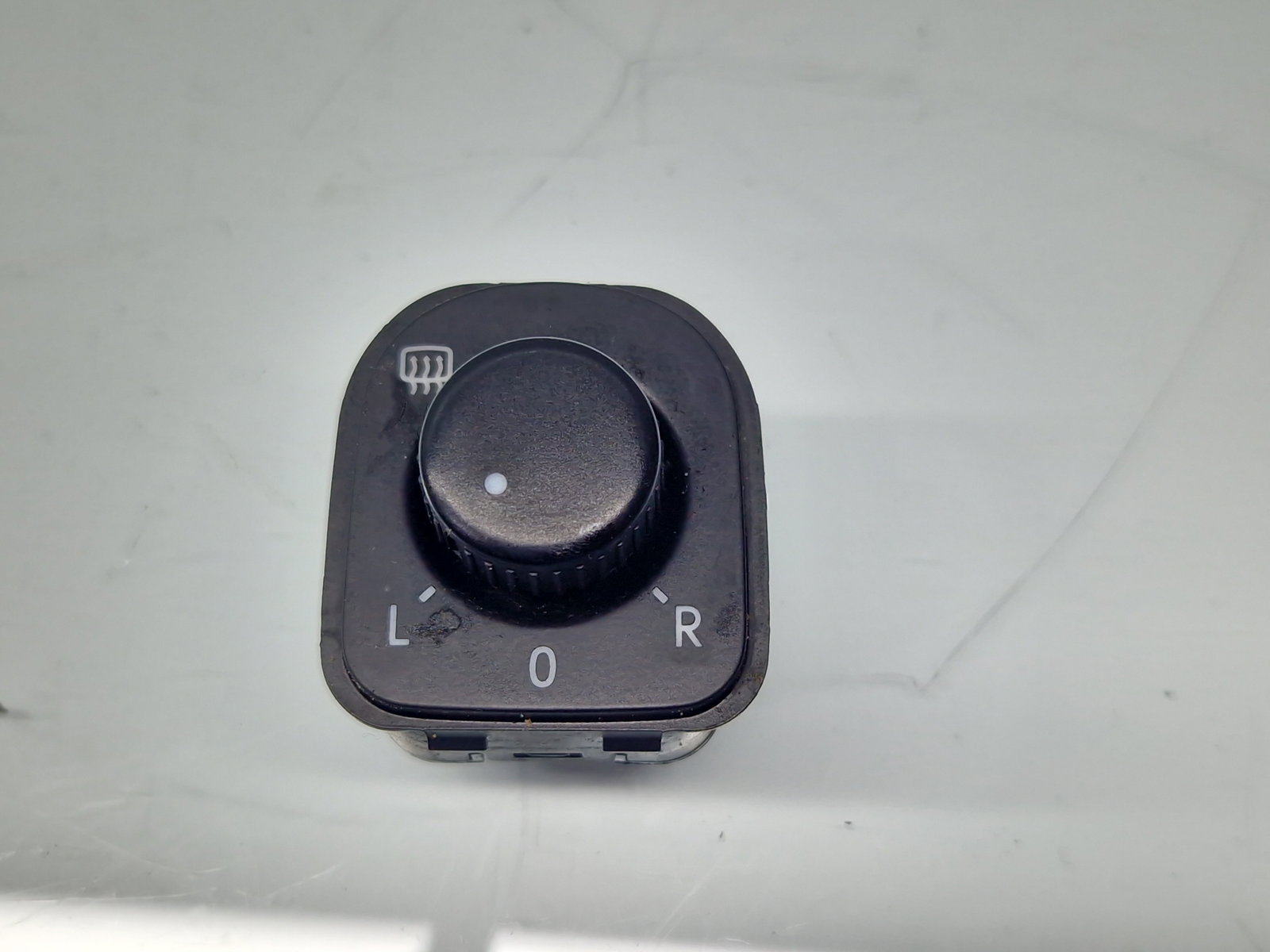 Buton reglaj oglinzi Volkswagen Golf 6 (5K1) [Fabr 2009-2013] 1K0959565L - imagine 1