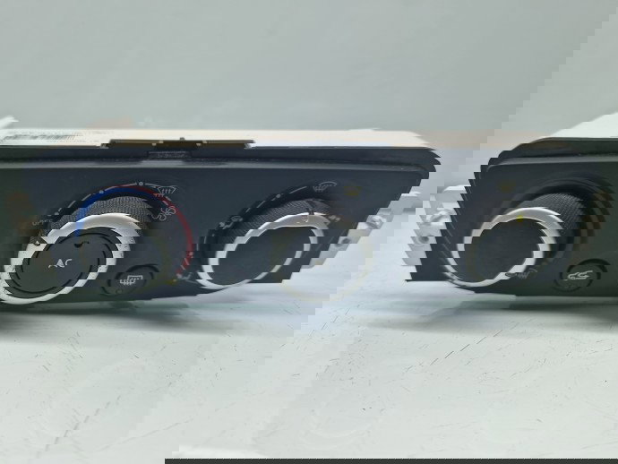  Panou comanda clima Renault Megane 3 Hatchback (X95) [Fabr 2008-2015] E1072183A