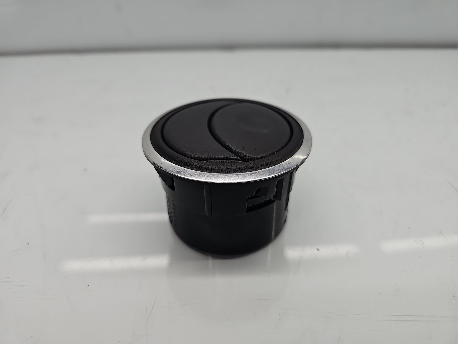 Grila aerisire dreapta Dacia Duster [Fabr 2010-2017] 687601987R - imagine 1