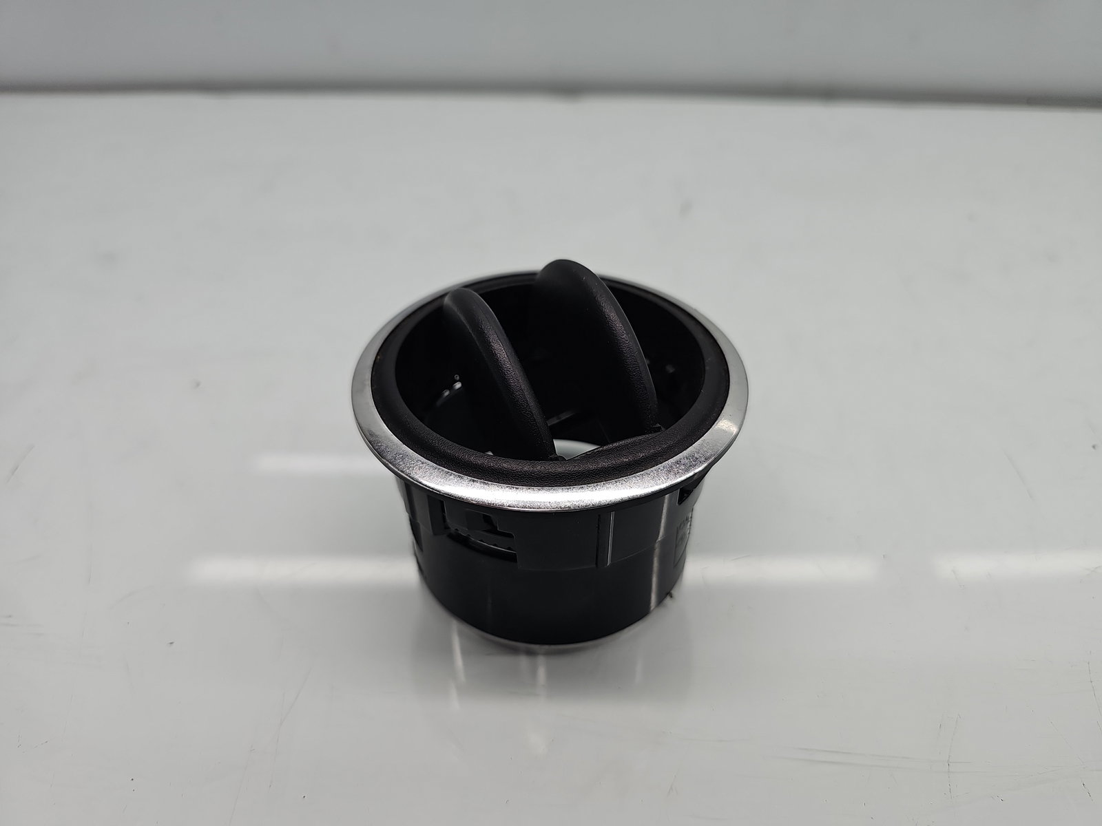 Grila aerisire dreapta Dacia Duster [Fabr 2010-2017] 687601987R - imagine 4