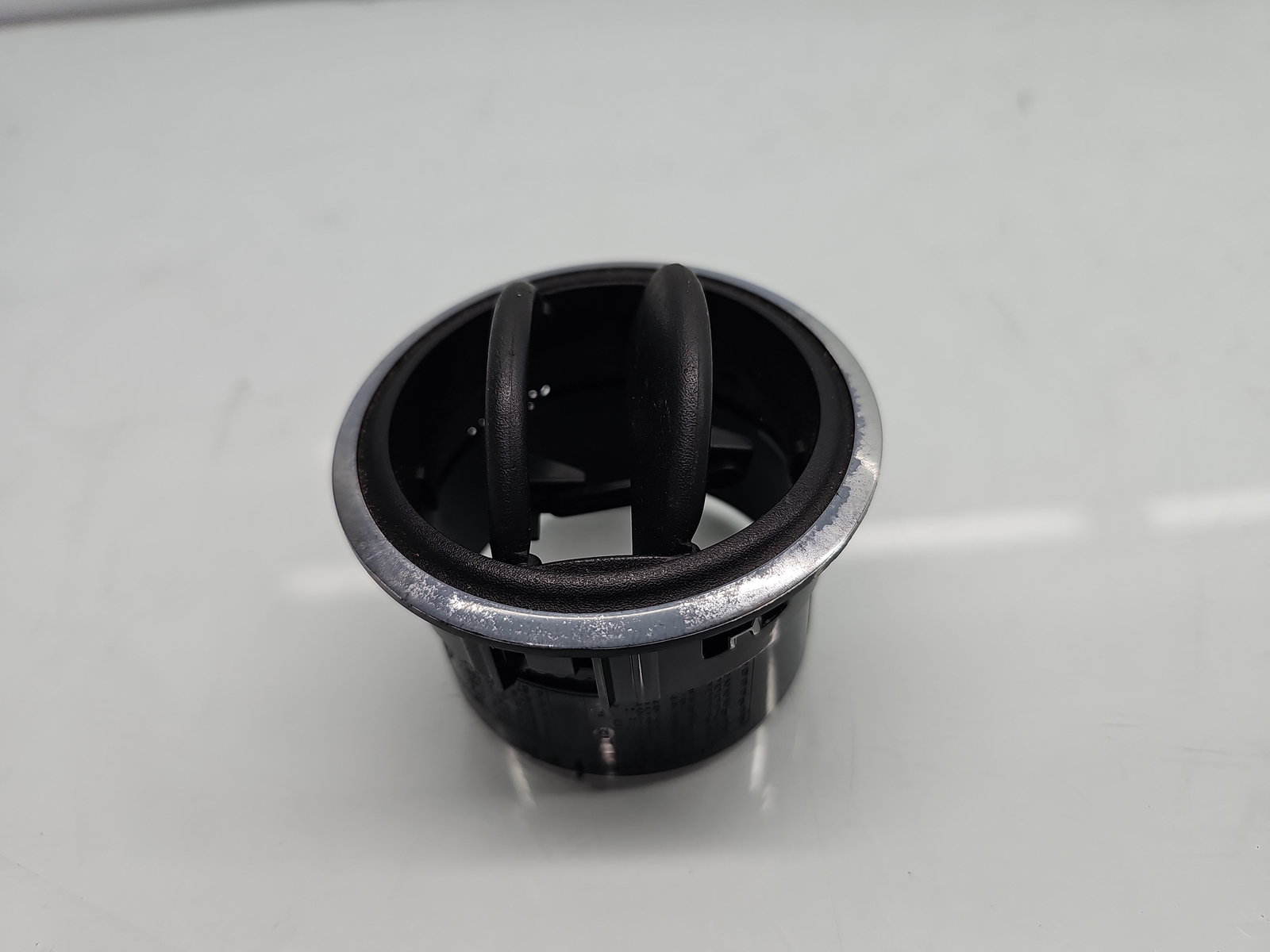 Grila aerisire spate Dacia Duster [Fabr 2010-2017] 687601987R - imagine 2