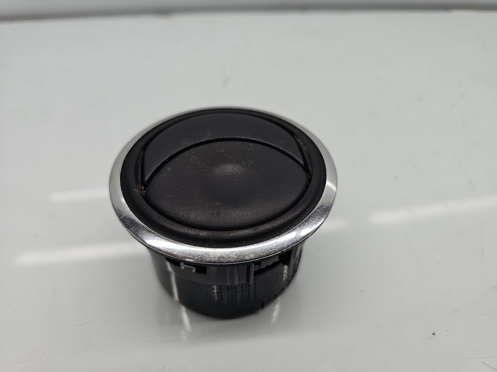 Grila aerisire centrala dreapta Dacia Duster [Fabr 2010-2017] 687601987R - imagine 1