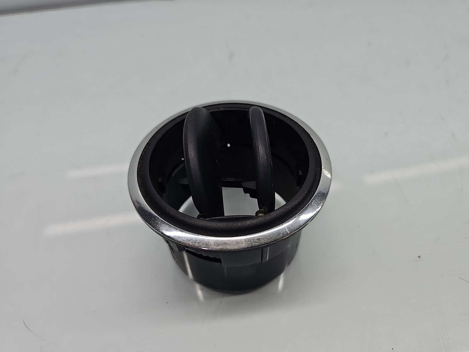 Grila aerisire centrala dreapta Dacia Duster [Fabr 2010-2017] 687601987R - imagine 2