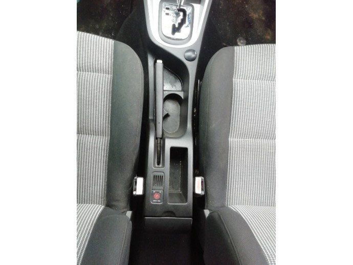 Consola central Peugeot 307 1.6 benz OEM 2000-2008