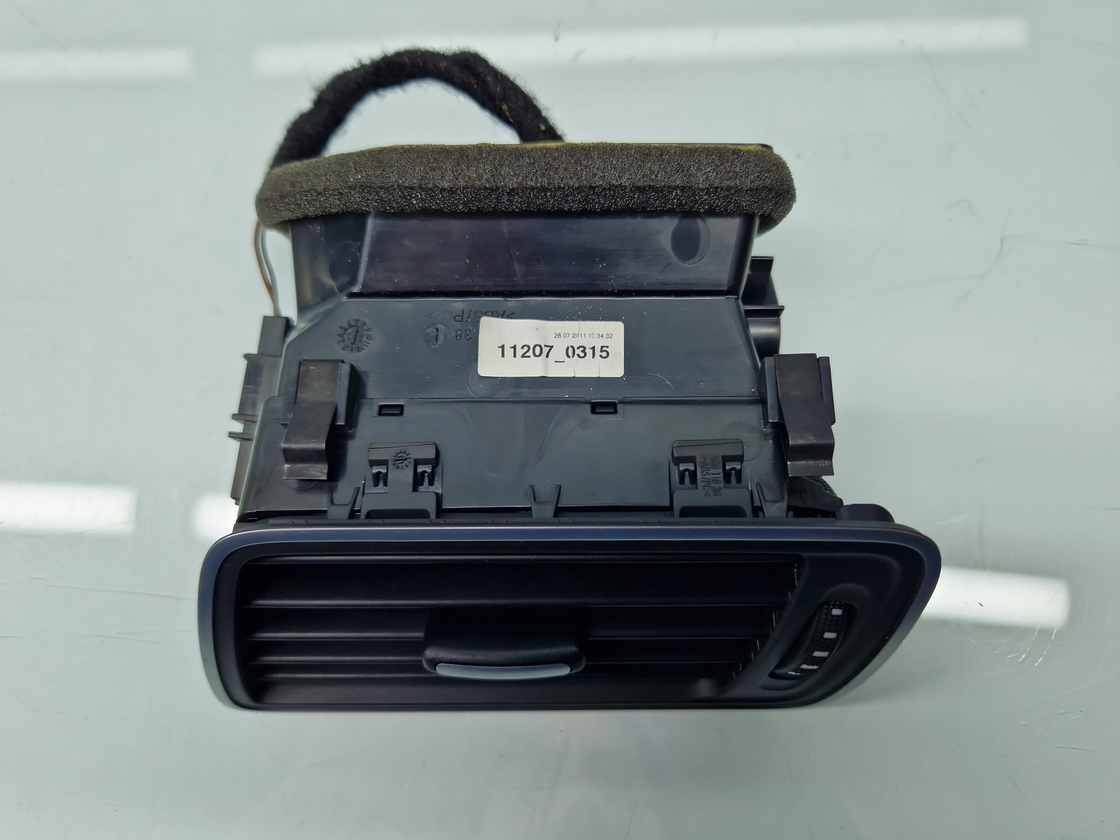 Grila aerisire stanga Volkswagen Passat B7 (365) Variant [Fabr 2010-2014] 3AC819701A - imagine 4