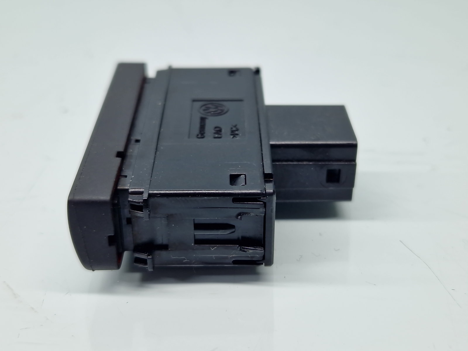 Buton avarii Volkswagen Passat B7 (365) Variant [Fabr 2010-2014] 9535091QB - imagine 2