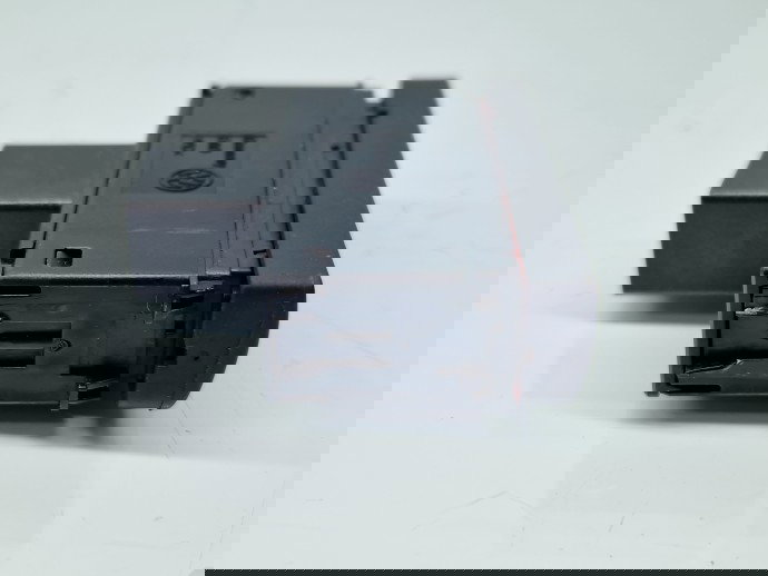  Buton avarii Volkswagen Passat B7 (365) Variant [Fabr 2010-2014] 9535091QB