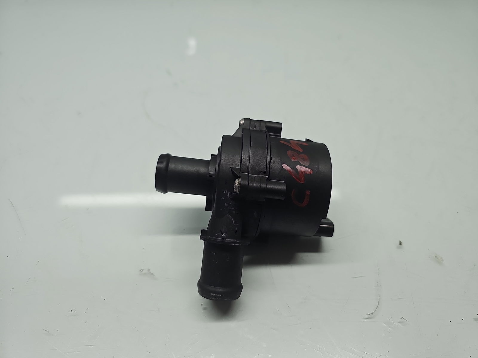 Pompa recirculare apa Volkswagen Golf 7 (5G) [Fabr 2014-prezent] 5Q0965567 2.0 TDI CZEA 110KW / 150CP - imagine 1