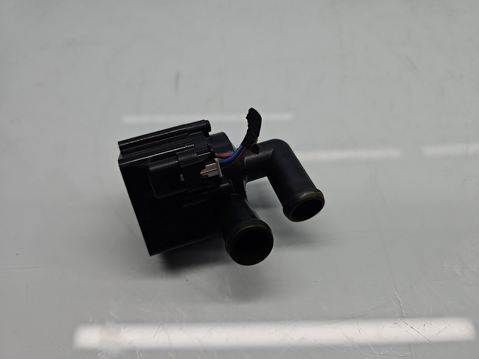 Pompa recirculare apa Volkswagen Passat B7 (365) Variant [Fabr 2010-2014] 5N0965561 2.0 TDI CFFB 103KW / 140CP - imagine 1