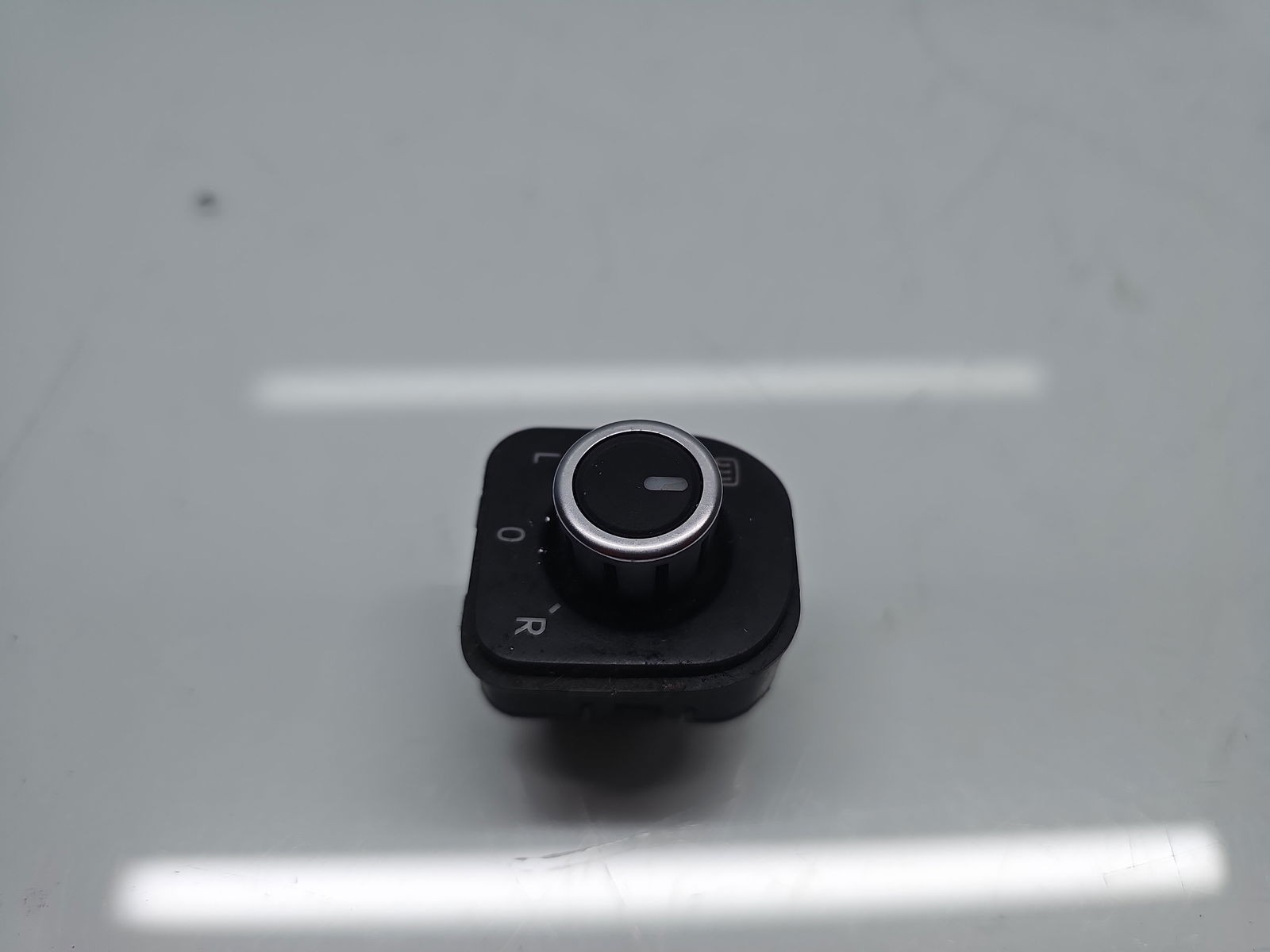 Buton reglaj oglinzi Volkswagen Golf 6 (5K1) [Fabr 2009-2013] 5K2959565 - imagine 1