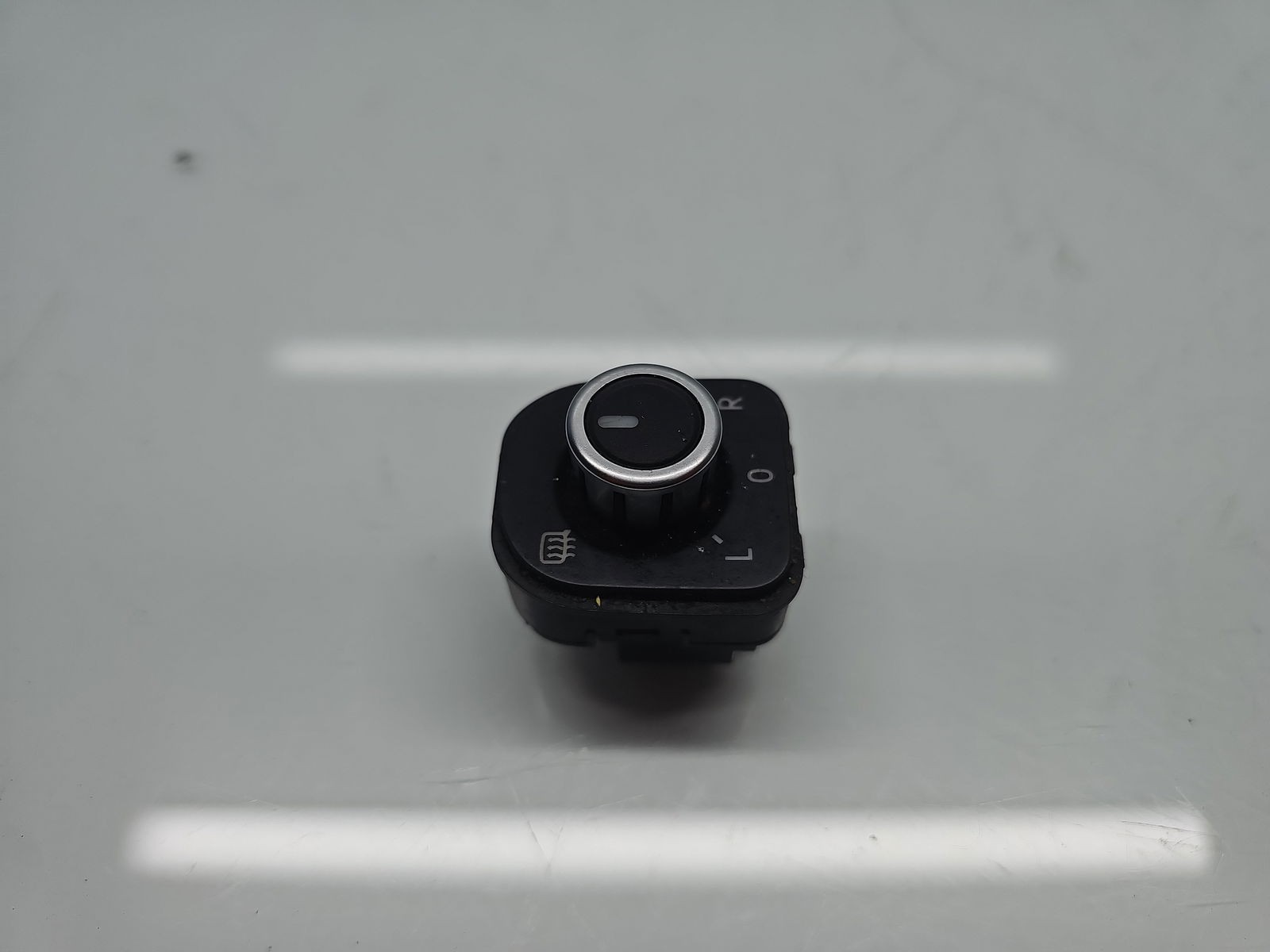 Buton reglaj oglinzi Volkswagen Golf 6 (5K1) [Fabr 2009-2013] 5K2959565 - imagine 5