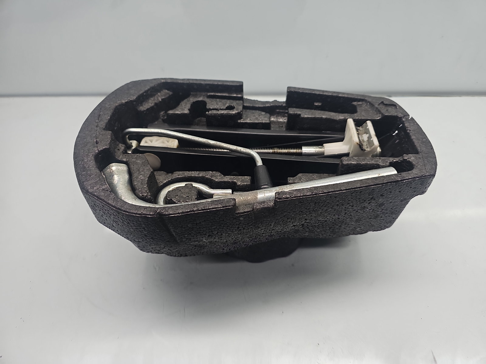 Set cric si cheie Volkswagen Polo (6R) [Fabr 2009-2016] 6Q0012115H - imagine 2