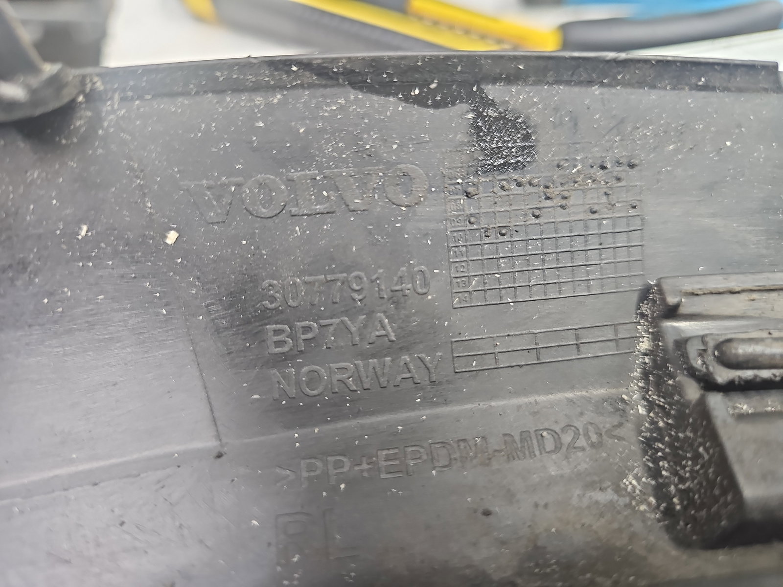 Ornament aripa stanga spate Volvo C30 Coupe Rdesign [Fabr 2006-2013] 30779140 - imagine 4