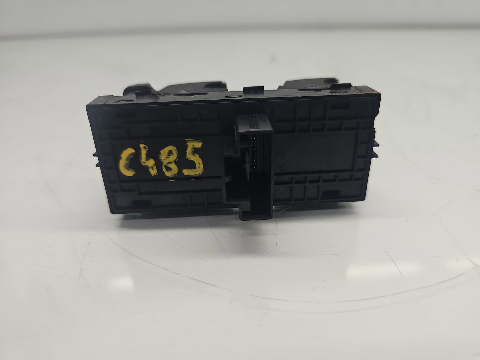 Butoane comanda geamuri sofer Volkswagen Touran (5T1) R-line [Fabr 2015-prezent] 5G0959857E - imagine 3