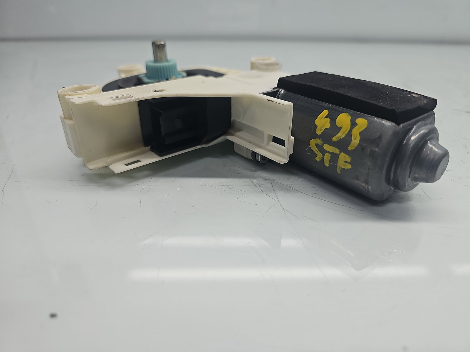 Motoras geam stanga fata AUDI A5 (8T3) [Fabr 2007-2015] 8T0959801B - imagine 3