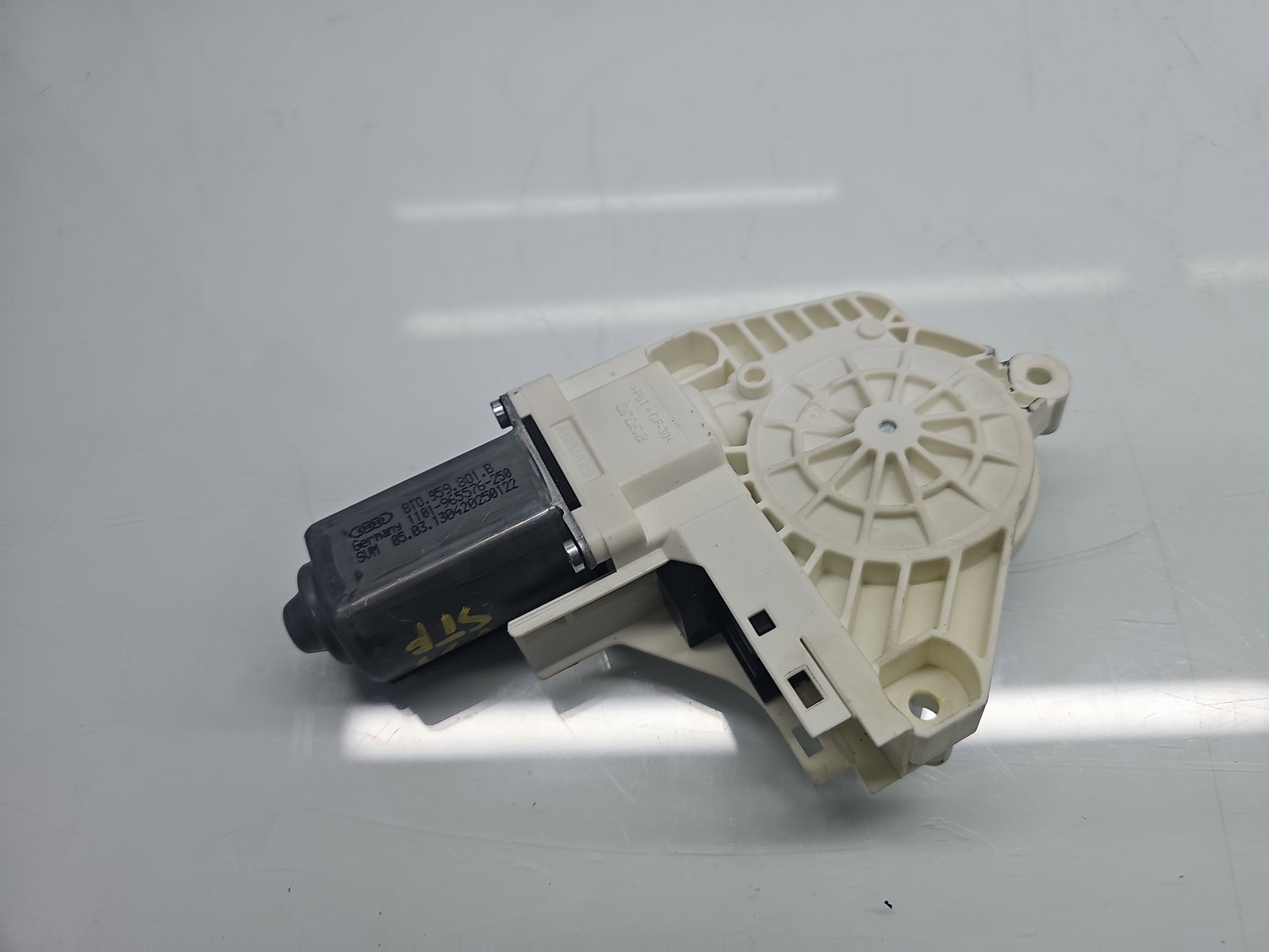 Motoras geam stanga fata AUDI A5 (8T3) [Fabr 2007-2015] 8T0959801B - imagine 4