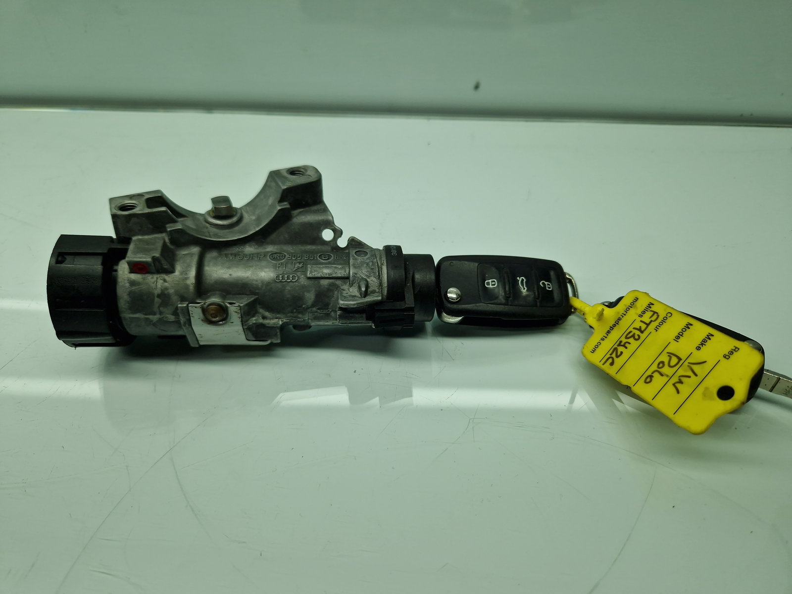 Contact cu cheie Volkswagen Polo (6R) [Fabr 2009-2016] 6R0905851B 1.2 Benz CGPB 44KW / 60CP - imagine 1