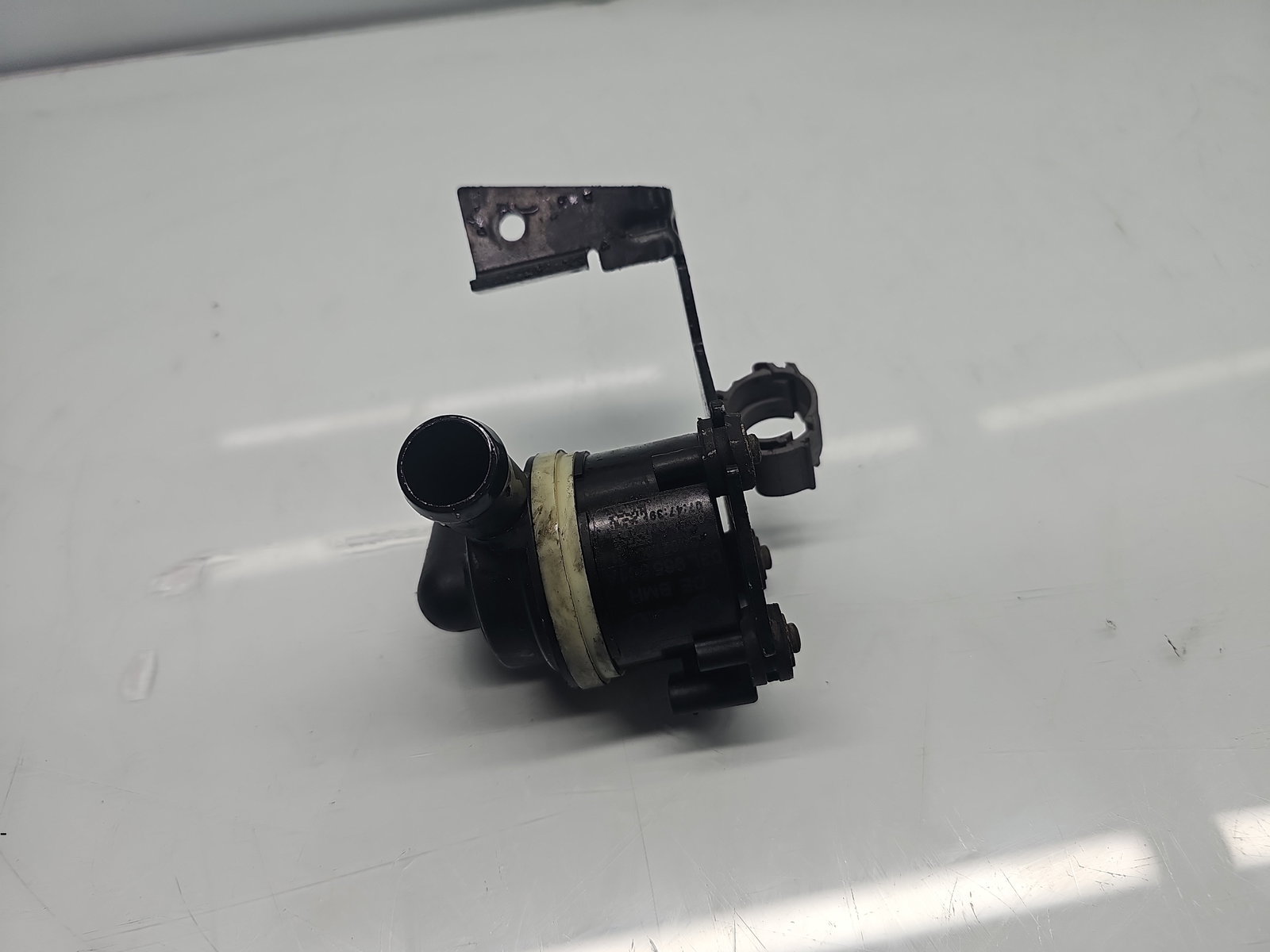 Pompa recirculare apa AUDI A4 (8K5, B8) Avant [Fabr 2008-2015] 03L965561A 2.0 TDI CAGA 105KW / 143CP - imagine 2