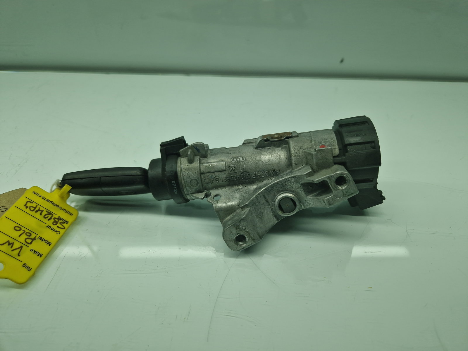 Contact cu cheie Volkswagen Polo (6R) [Fabr 2009-2016] 6R0905851B 1.2 Benz CGPA 51KW / 70CP - imagine 2