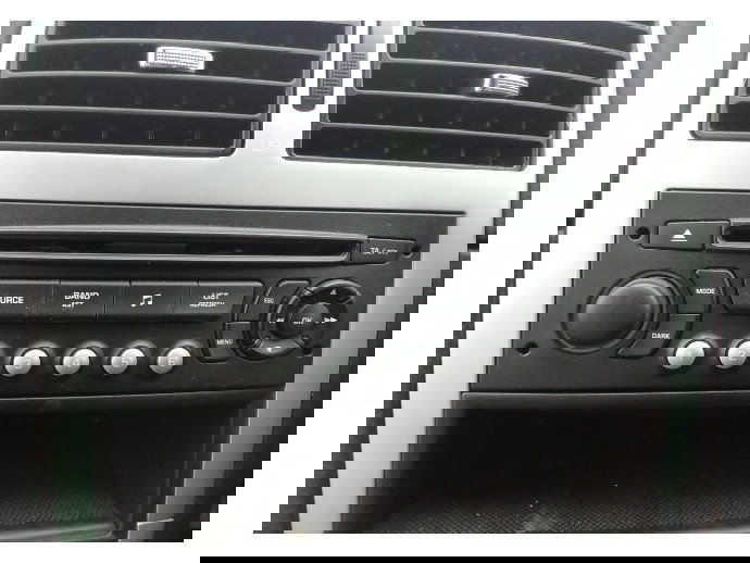 Radio CD Peugeot 307 1.6 benz OEM 2000-2008