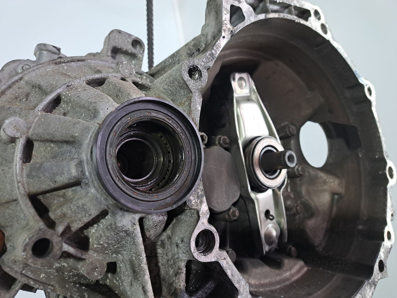 Cutie viteze manuala 5 trepte Seat Altea (5P1) [Fabr 2004-2010] 1.6 TDI CAYC LUB 77KW / 105CP - imagine 3