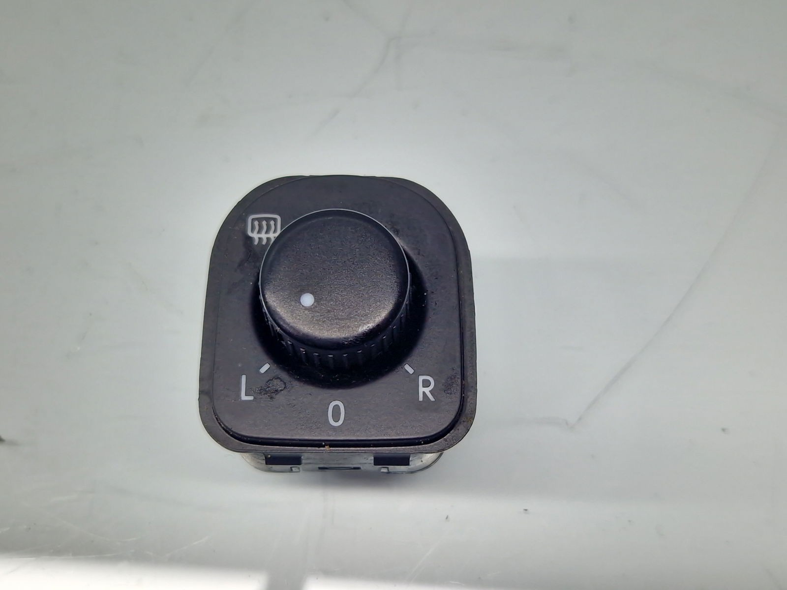 Buton reglaj oglinzi Volkswagen Tiguan (5N) [Fabr 2007-2016] 1K0959565L - imagine 1