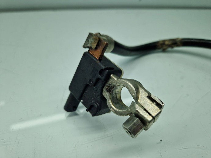 Borna baterie (-)  AUDI Q5 (8RB) [ Fabr 2008-2016] 8K0915181E