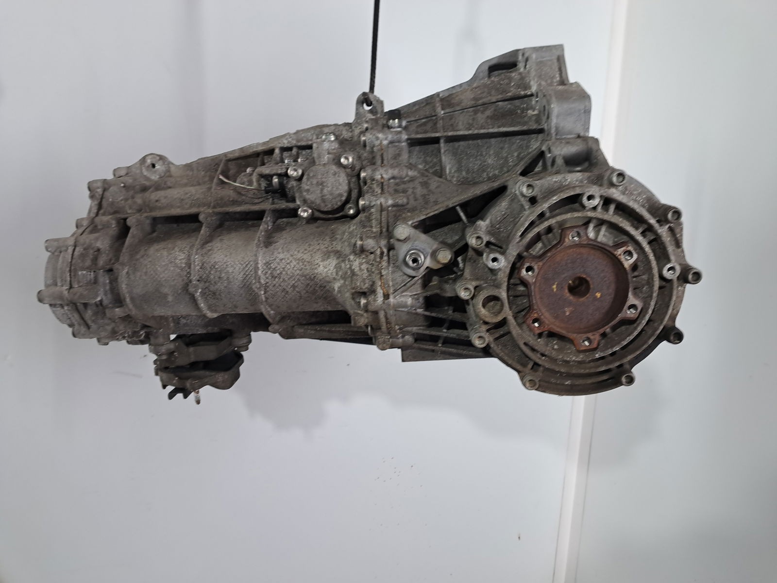 Cutie viteze manuala 6 trepte AUDI Q5 (8RB) [ Fabr 2008-2016] 2.0 TDI CGLC MVT 130KW / 177CP - imagine 4