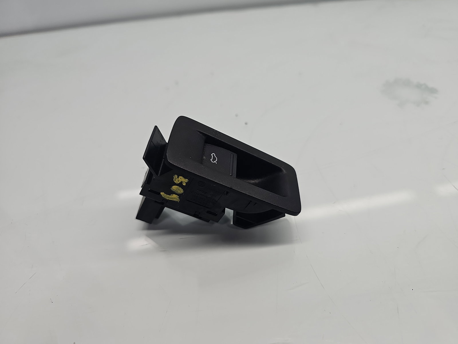 Buton deschidere portbagaj Volkswagen Scirocco (137) Coupe [Fabr 2008-2017] 1K8959527C - imagine 1