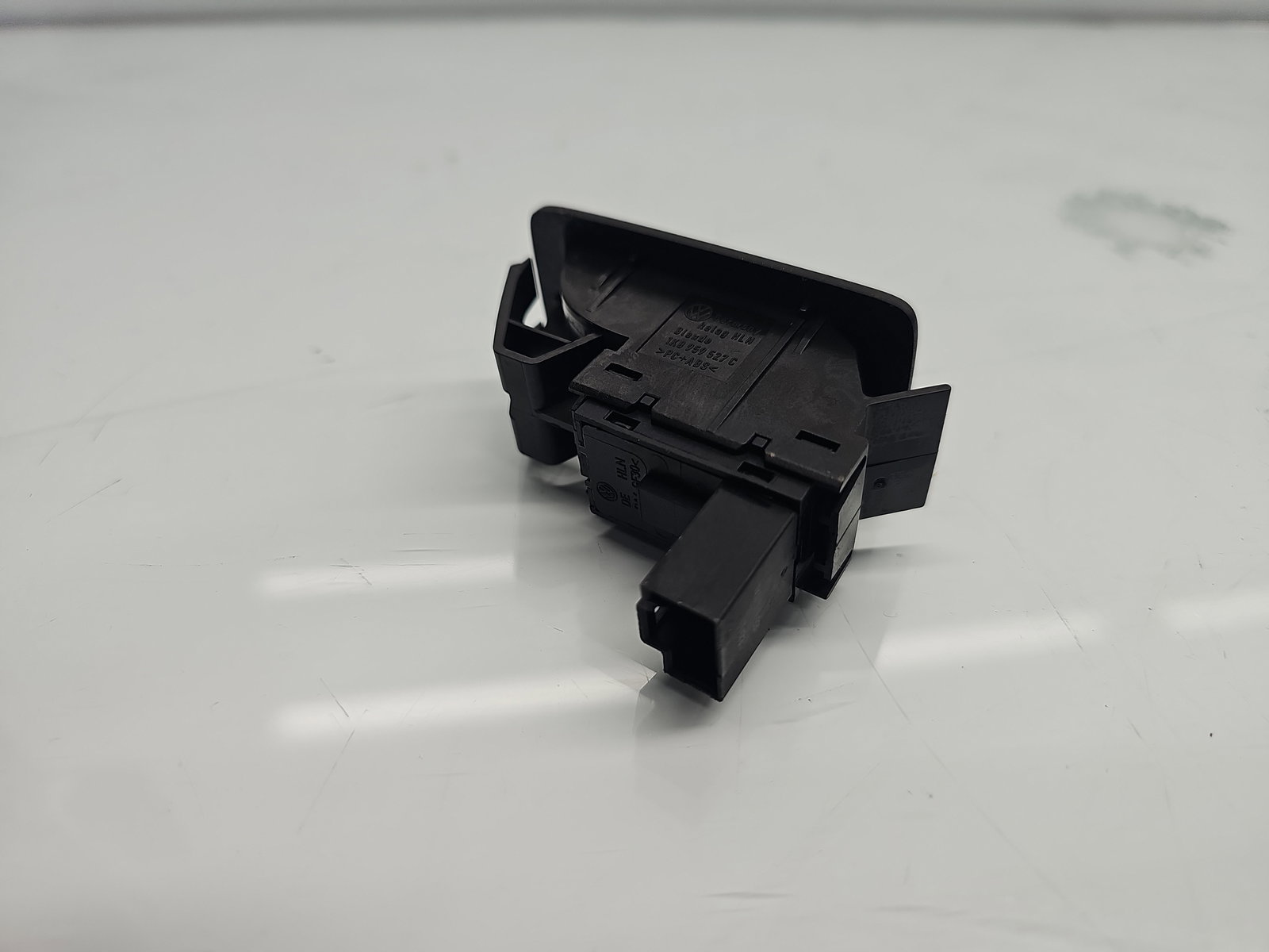 Buton deschidere portbagaj Volkswagen Scirocco (137) Coupe [Fabr 2008-2017] 1K8959527C - imagine 3