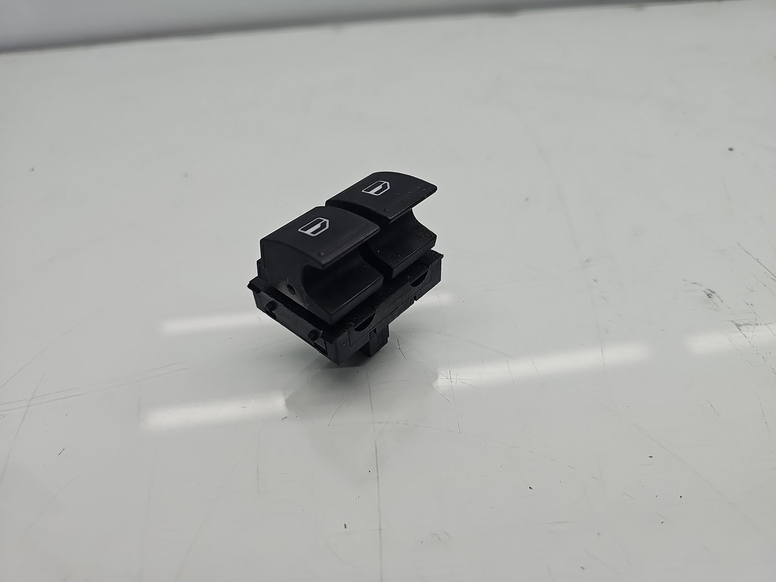 Butoane comanda geamuri sofer Volkswagen Scirocco (137) Coupe [Fabr 2008-2017] 1K3959857C - imagine 2