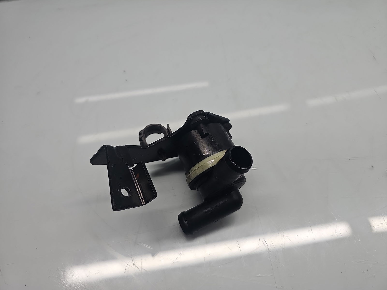 Pompa recirculare apa AUDI A5 (8T3) [Fabr 2007-2015] 03L965561A 2.0 TDI CAGA 105KW / 143CP - imagine 1