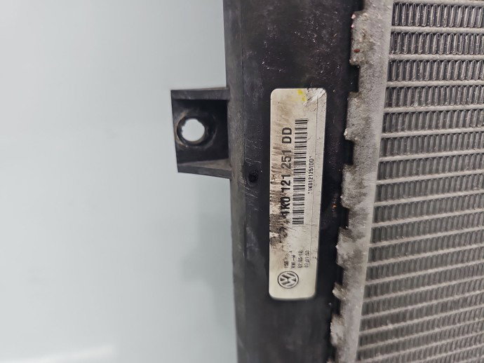 Radiator apa  Volkswagen Passat B7 (362) [Fabr 2010-2014] 1K0121251DD 1.6 TDI CAYC 77KW / 105CP