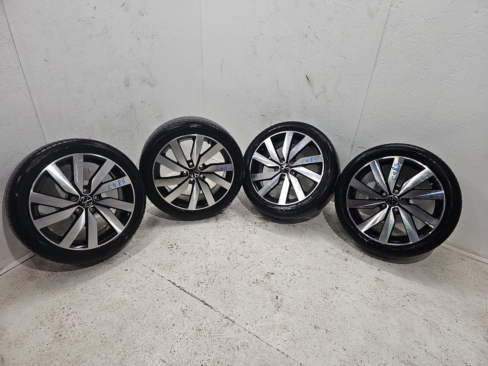 Set jante cu anvelope Volkswagen Touran (5T1) R-line [Fabr 2015-prezent] 5TA601025F