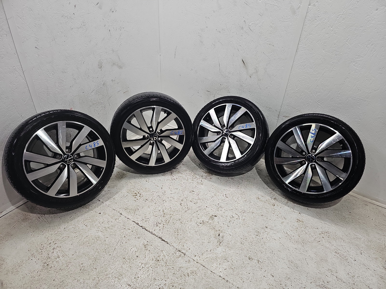 Set jante cu anvelope Volkswagen Touran (5T1) R-line [Fabr 2015-prezent] 5TA601025F - imagine 1