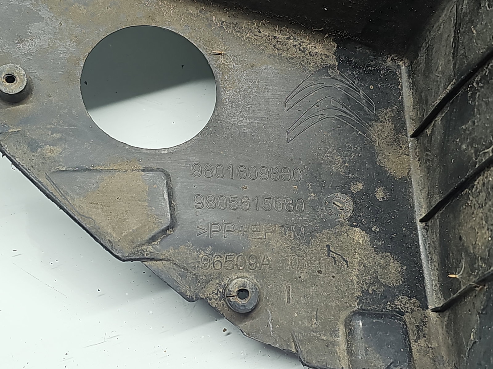 Carenaj roata stanga fata Citroen C4 Cactus [Fabr 2014-2017] 9801609880 - imagine 4