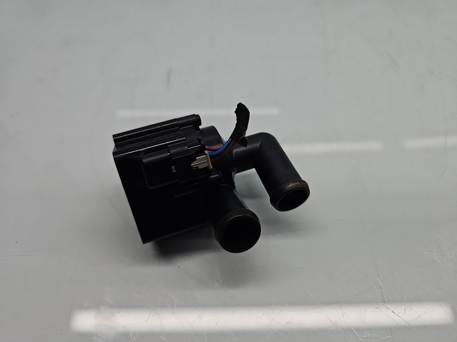 Pompa recirculare apa Volkswagen Golf 6 (5K1) [Fabr 2009-2013] 5N0965561 2.0 TDI CFFB 103KW / 140CP - imagine 1