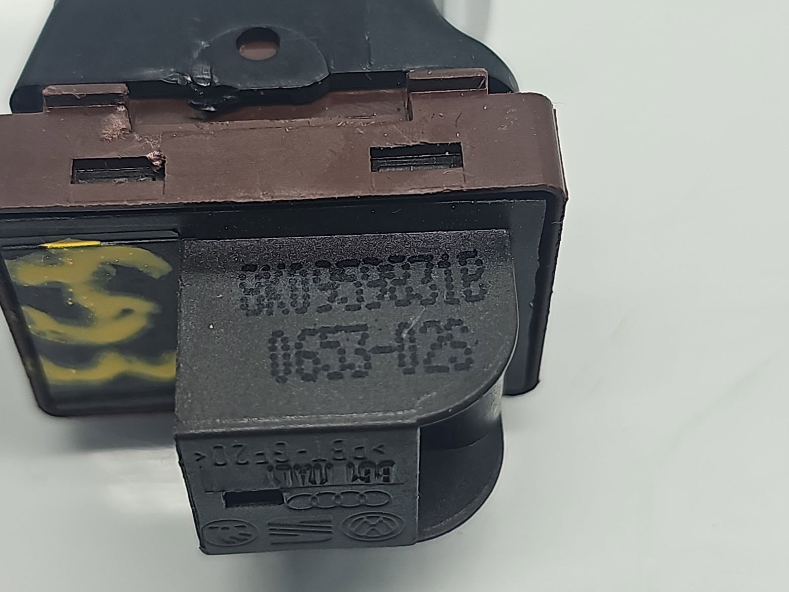 Buton deschidere portbagaj AUDI A4 (8K2, B8) [Fabr 2008-2015] 8K0959831B - imagine 2