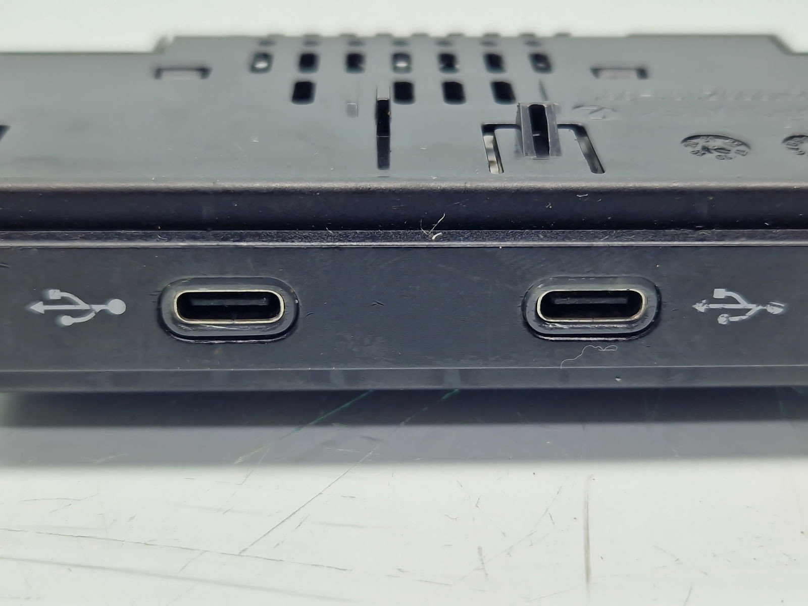 Conector auxiliar USB Volkswagen Passat B8 (3G2) [Fabr 2015-prezent] 5NA035736 - imagine 5