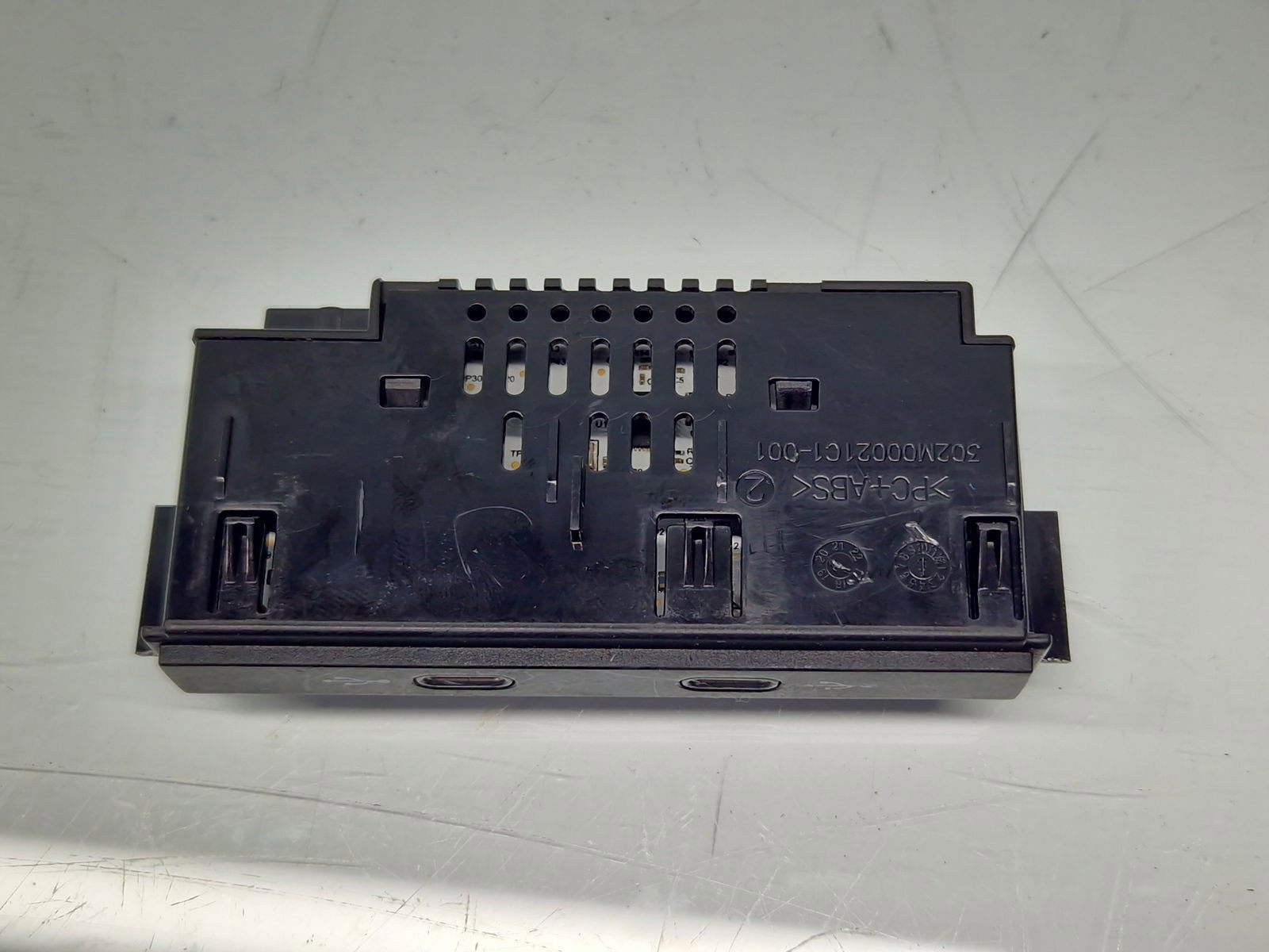 Conector auxiliar USB Volkswagen Passat B8 (3G2) [Fabr 2015-prezent] 5NA035736 - imagine 6