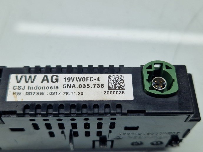  Conector auxiliar USB  Volkswagen Tiguan II (AD1, AX1) [2016-2018] 5NA035736