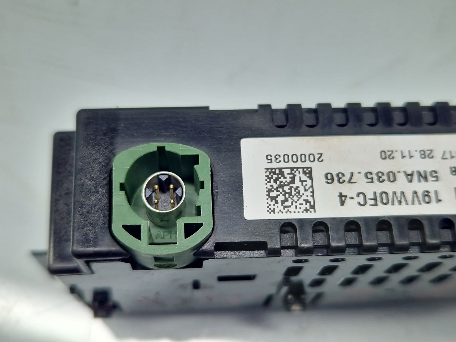 Conector auxiliar USB Volkswagen Tiguan II (AD1, AX1) [2016-2018] 5NA035736 - imagine 3