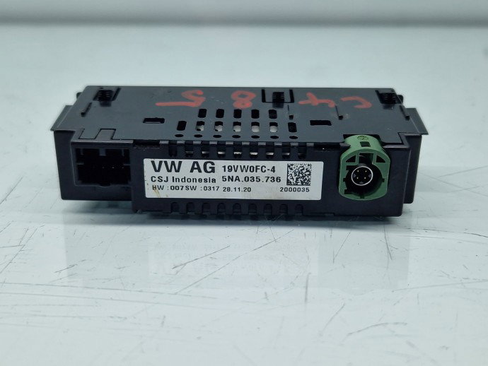  Conector auxiliar USB  Volkswagen Tiguan II (AD1, AX1) [2016-2018] 5NA035736