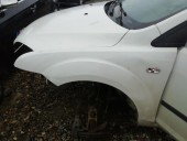 Aripa stanga fata Ford Focus 2 1.6 TDCI Diamond white no2 2004-2012