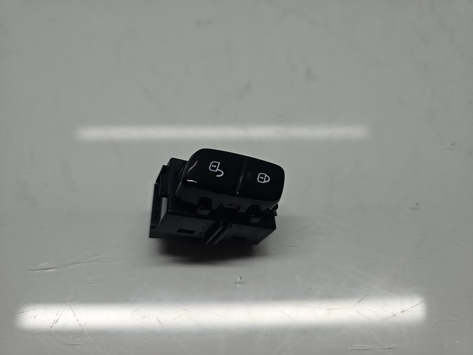 Buton blocare usi Volvo XC90 II [Fabr 2015-2024] 31443864 - imagine 1